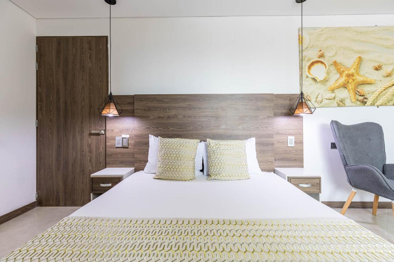 Hotel Velero San Antonio  エクステリア 写真