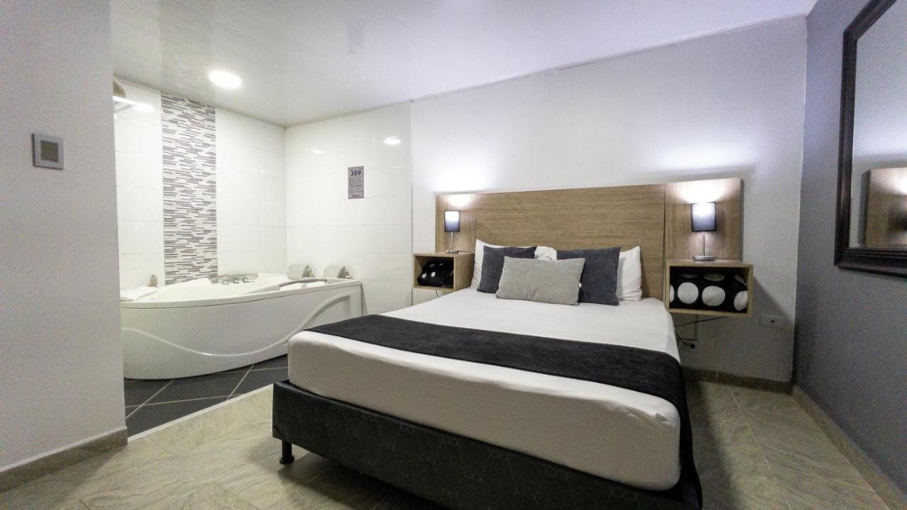 Hotel Velero San Antonio  エクステリア 写真