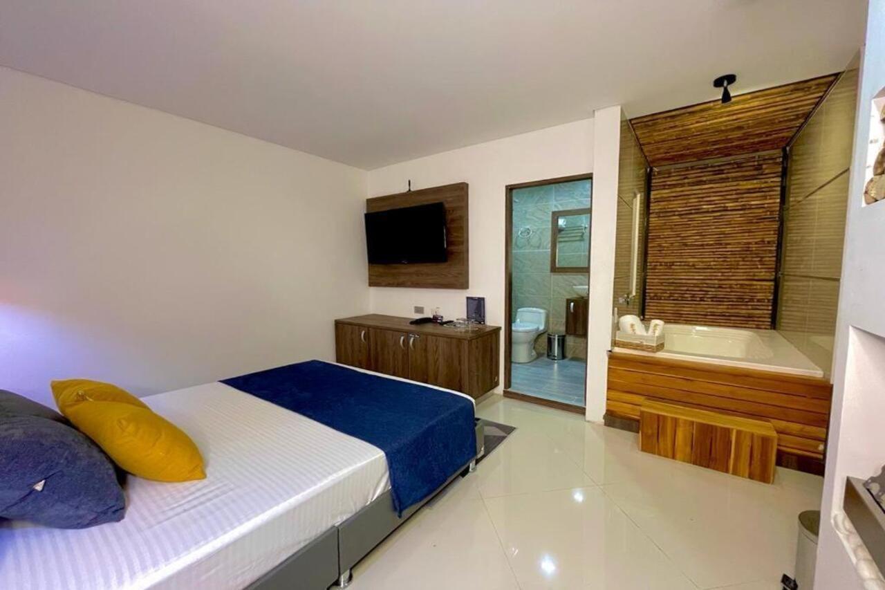 Hotel Velero San Antonio  エクステリア 写真