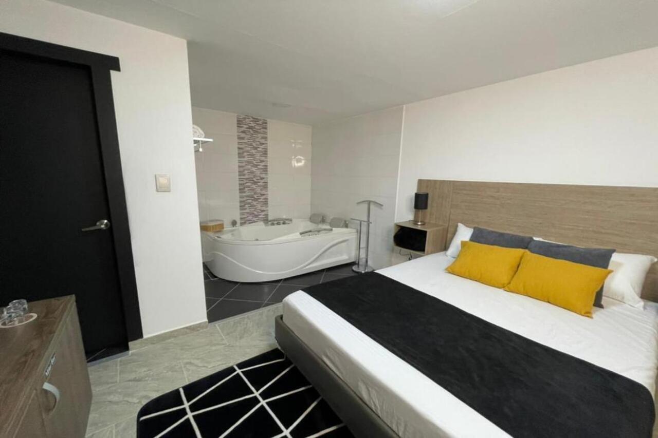 Hotel Velero San Antonio  エクステリア 写真